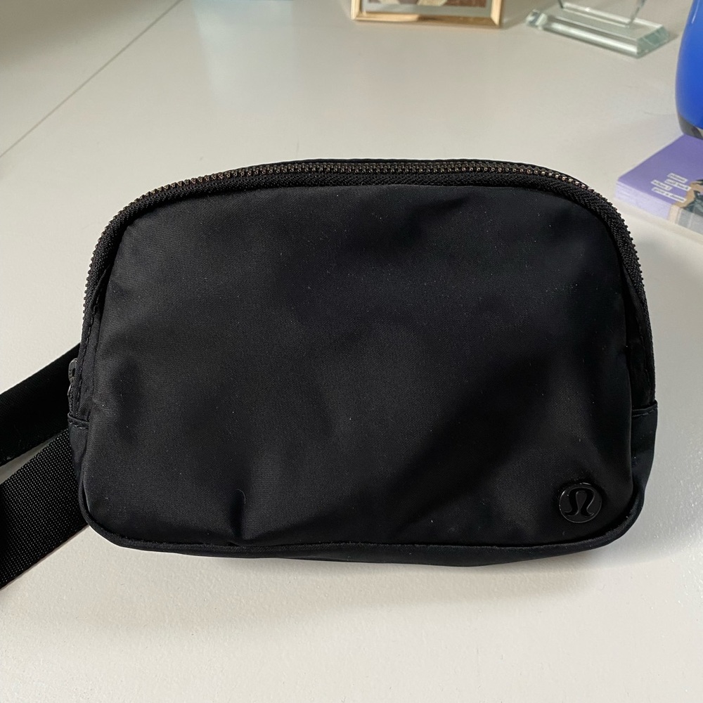 Everywhere belt bag - black, like new